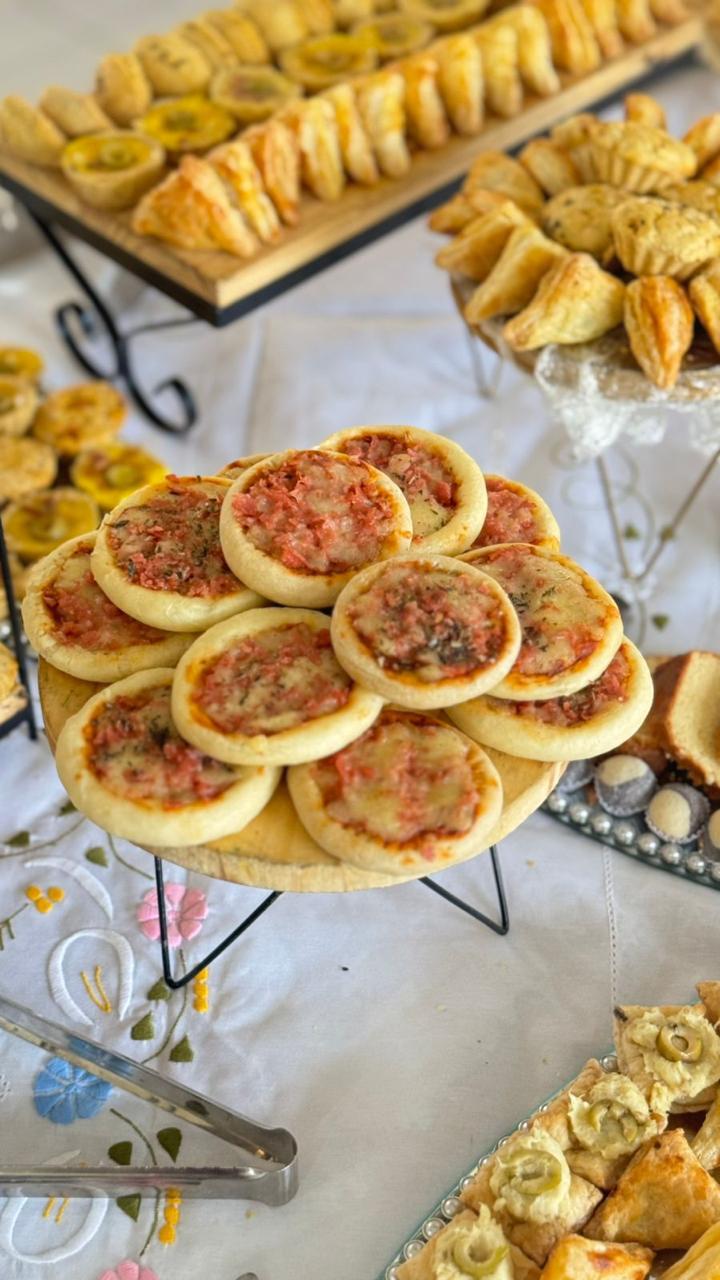 Mini pizzas servidas em confraternização